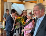 47   ortsvorsteherin frau bartmann und kirchenvorstand rembert busch