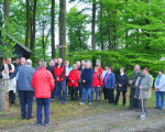 zur feiern des tages soll ein baum gepflanzt werden 20100529 1307569607