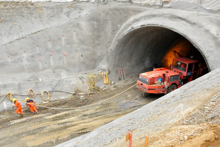 20081021 1033184145 tunnel 2