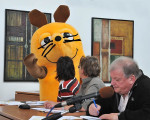 zuerst wird die presse begruesst 20100820 1103421479