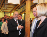 auch ein regierungspraesident muss in d schlange stehen 20101102 1553536176