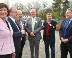 freundlicher empfang auch fuer frau hseloff 20111120 1068960645
