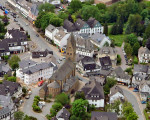 der kirchturm v st nikolaus ueberragt noch alle gebaeude 20110612 1212388092