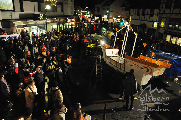 die kinder und das schiff warten auf st nikolaus 20111206 1386171784
