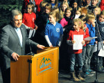 unser buergermeister freut sich ueber d hohen besuch  die vielen kinder 20111206 1067828094