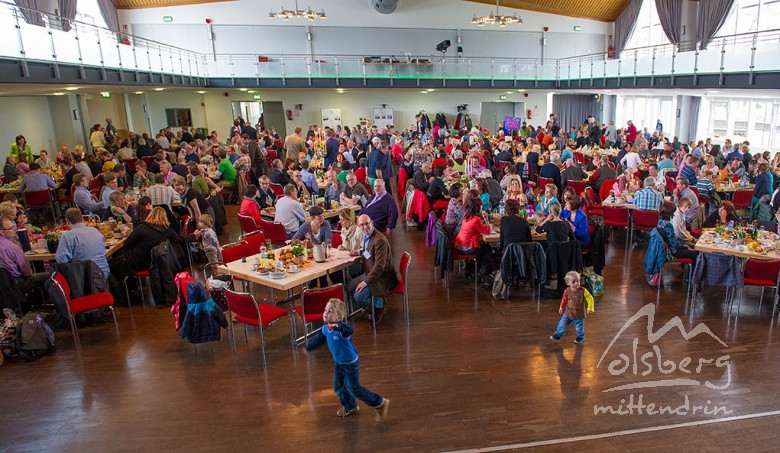  fuenfhundert buerger beim fruestuecken 20130428 1441661701
