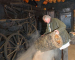 buchenholzmehl wird nachgeschuettet 20130523 1336421243