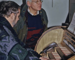 e kersting schaut d orgelbauern ueber d schulter 20140219 1849344513