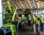 ue 60 besucht fa claas 20140621 1185383839