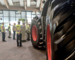ue 60 besucht fa claas 20140621 1339311000