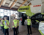 ue 60 besucht fa claas 20140621 1379016861