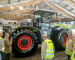 ue 60 besucht fa claas 20140621 1491805215