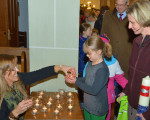 ein licht zum altar bringen 20131119 1877624508