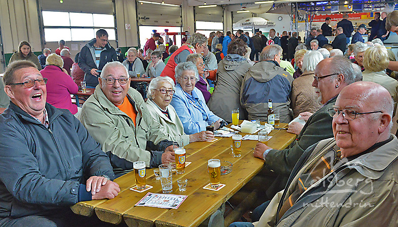 volle halle bei dem wetter 20150907 2048909229