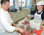 hackfleisch f d bratwurst v roten hoehenvieh 20150314 1358765763