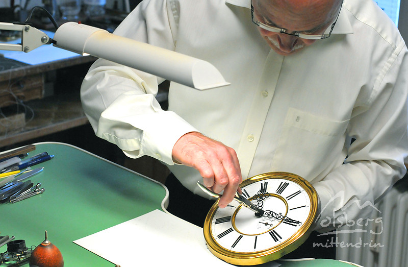 die uhr wird gereinigt  ueberholt 20180920 1932397915