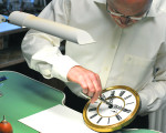 die uhr wird gereinigt  ueberholt 20180920 1932397915