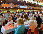 die halle fuellt sich beaengstigend 20170511 1425541504