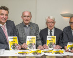 buchpraesentation in wickede ruhr vl uwe schedlbauer wolfgang paul bvb praesident dr reinhard rauball fritz luenschermann 20191204 1824189625