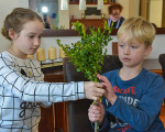 erstkommunionkinder bereiten sich auf palmsonntag vor 20160316 1747643136