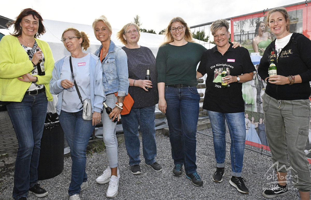 kraenzen beim koenigint131 kraenzen beim koenigint131