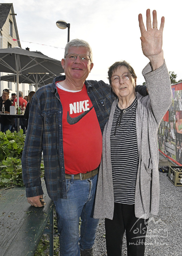 kraenzen beim koenigint141 kraenzen beim koenigint141