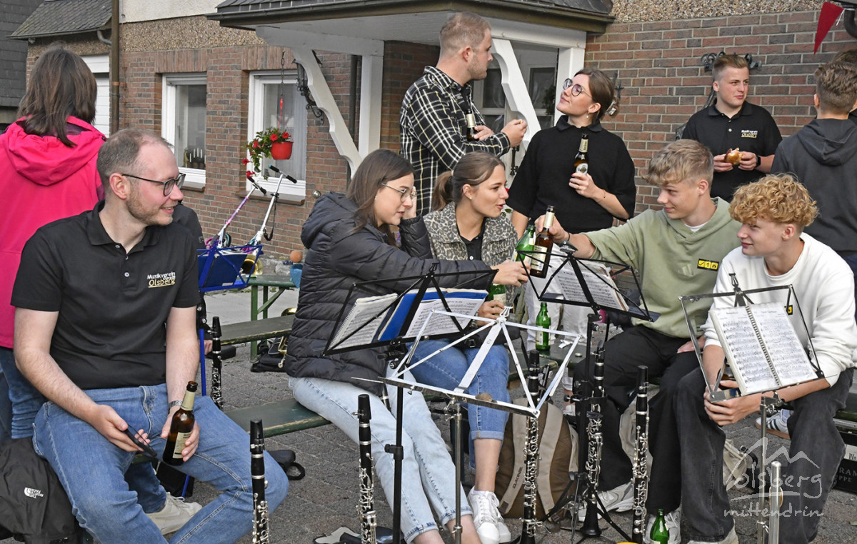 kraenzen beim koenigint144 kraenzen beim koenigint144