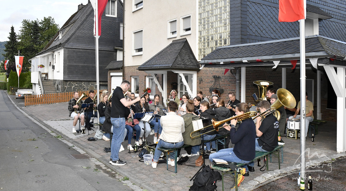 kraenzen beim koenigint150 kraenzen beim koenigint150