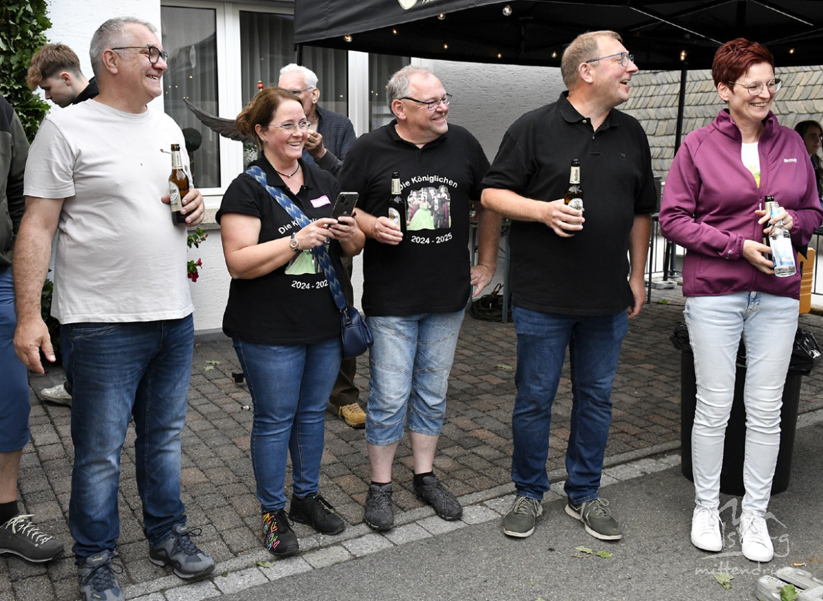 kraenzen beim koenigint156 kraenzen beim koenigint156