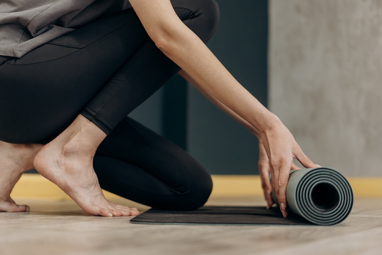 Yoga pexels mikhail nilov 6740753