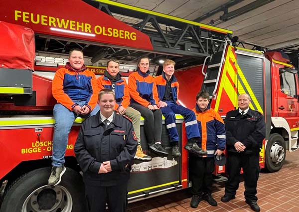 vl.nr. Bastian Dinslage, Christina Balkenhol (Jugendfeuerwehrwartin), Mailo Knepel, Sophie Tigges, Lukas Wiese, Mattis Richter, Philipp Benk (stellv. Jugendfeuerwehrwart)Foto: Lukas Kowalczek, Feuerwehr Olsberg