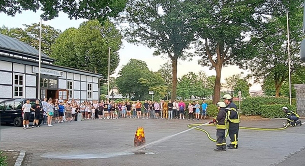 Der Löschzug Bigge - Olsberg war beim "Wetten dass..." Spiel der Kolpingfamilie Emsdetten an der Schützenhalle Bigge zu Gast.Foto: Feuerwehr Olsberg