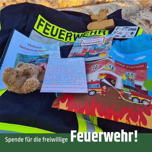 Insgesamt 2000,- EUR spendete die Firma Pieper-Holz aus Assinghausen an die Feuerwehr.Foto: Feuerwehr Olsberg
