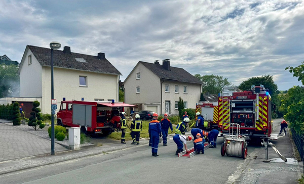 Einer der Einsätze der Olsberger Nachwuchsretter an dem Berufsfeuerwehr - Wochenende war ein Garagenbrand in Bigge. Foto: Jugendfeuerwehr Olsberg
