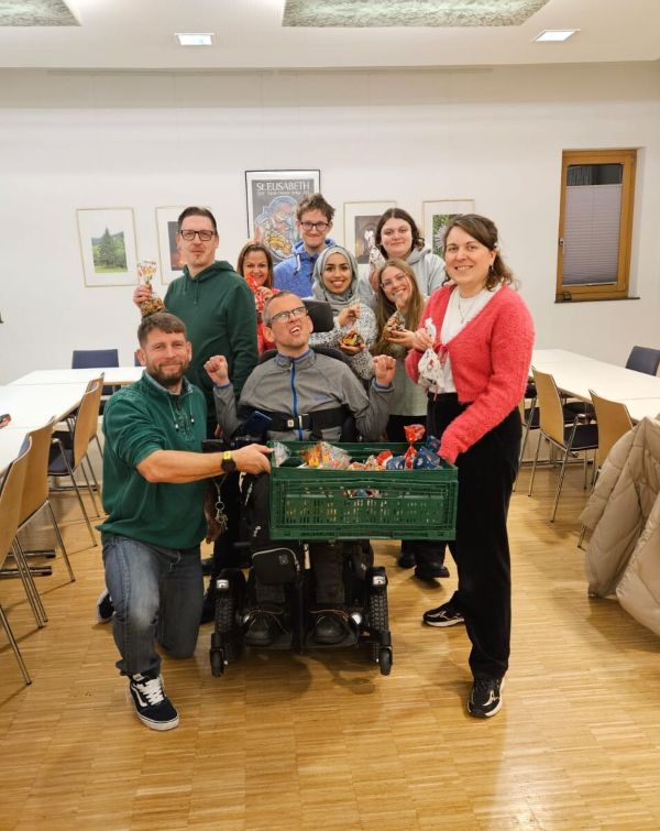 youngcaritas Plaezchenbacken1