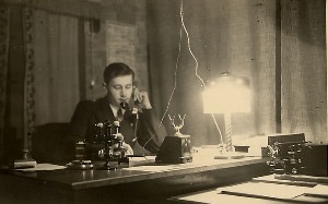 Erwin Schlinkert am Schreibtisch